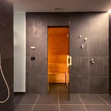 Collina Aparthotel 4*
